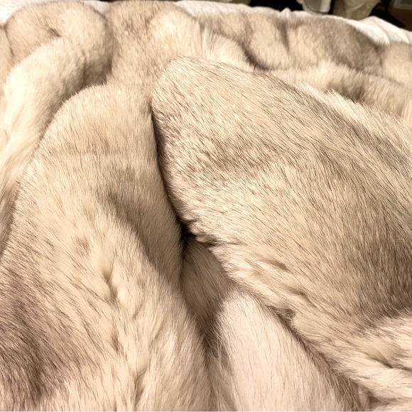 Stunning  Revillon Saks Fifth Ave black label fox fur coat - Picture 3 of 6